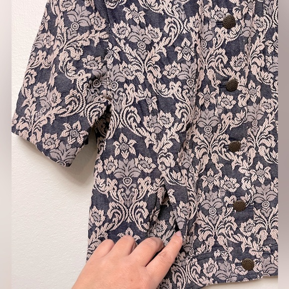 Chico's Short Sleeve Jean Jacket, Floral Damask Sz 1 (Us 8 / 10) - Picture 5 of 5